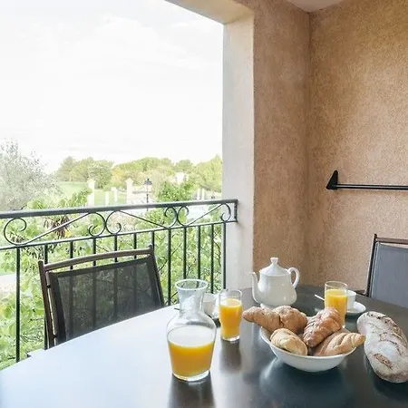 Apart-hotel Pierre & Du Golf De Pont Royal En Provence 3*
